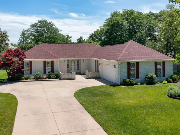 25 Barn Swallow Rd, Lake Forest, IL 60045