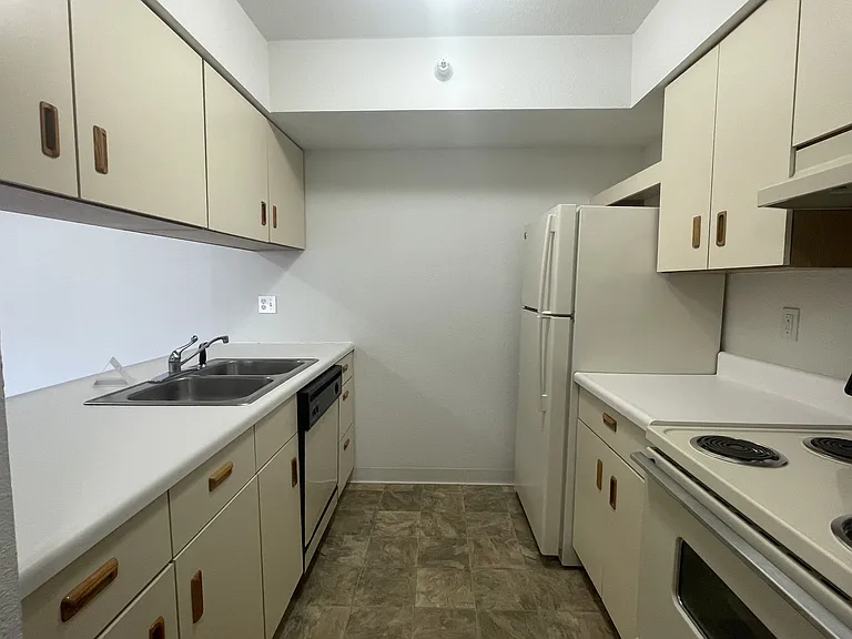 Thornridge Apartments — Photo 47