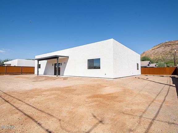 2nd image of 1910 W Pueblo Vista Blvd