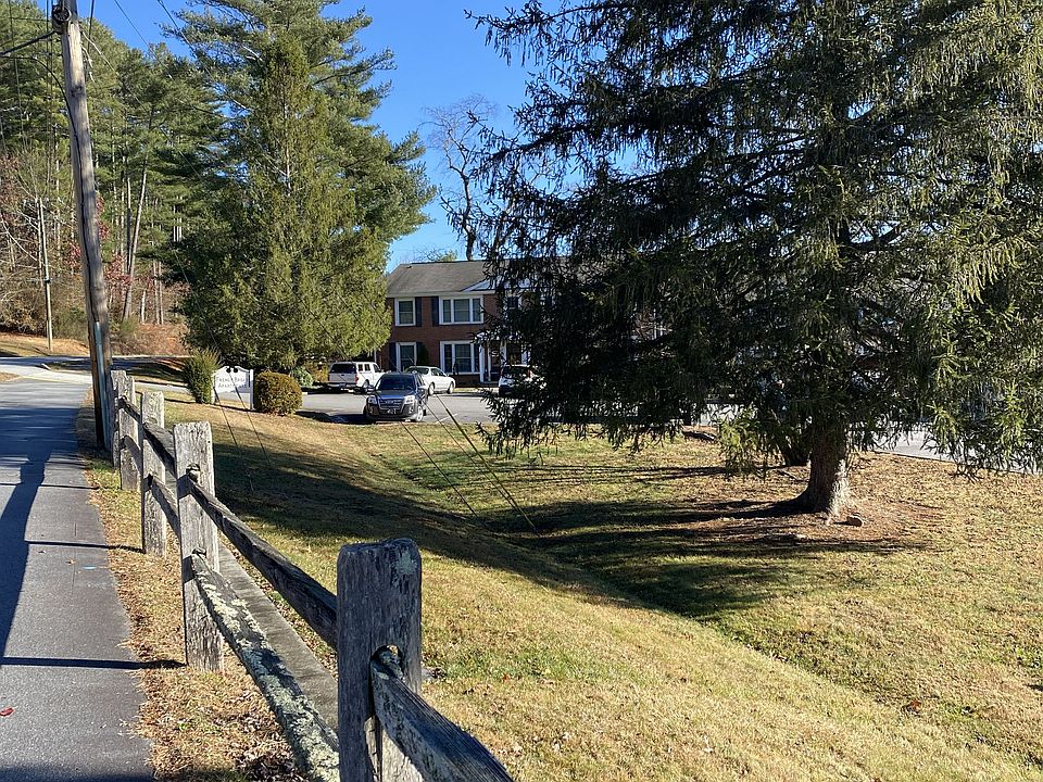 The Gallimore Road Path in Brevard, NC, is a paved and multi-use pedestrian/bike path.