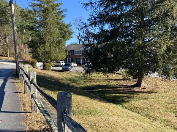 183 Gallimore Rd #B4, Brevard, NC 28712