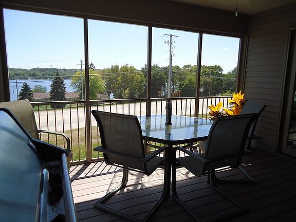 1st floor deck with river view