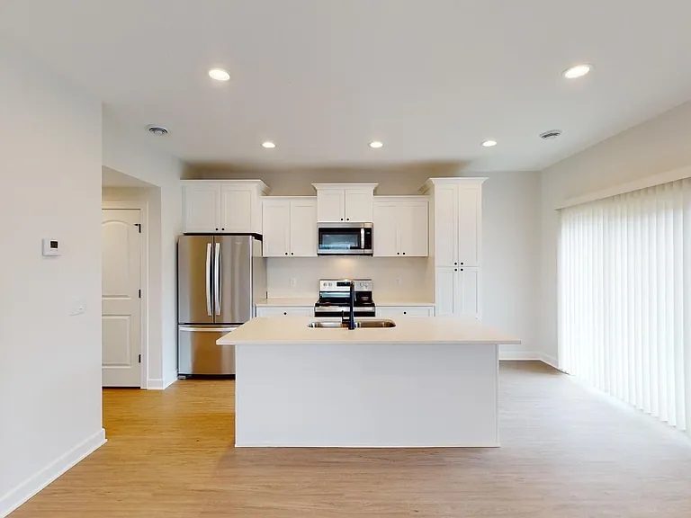 828 Dailey Pl — Photo 2