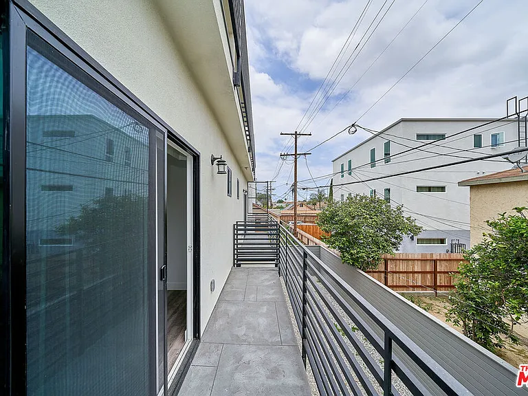 601 1/2 W 41st Pl — Photo 29