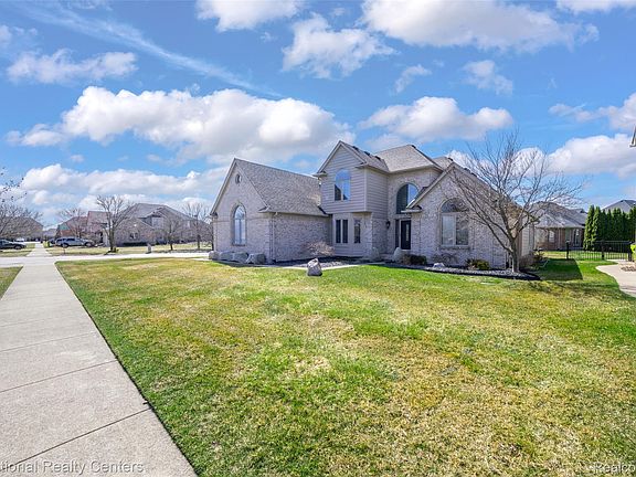 3rd image of 56175 Saint Andrews Dr