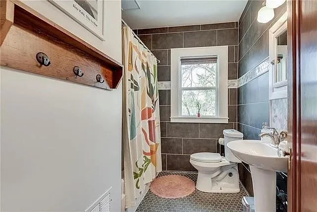 3353 Myrtle St — Photo 15