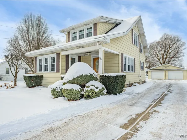 5768 Buffalo St, Sanborn, NY 14132