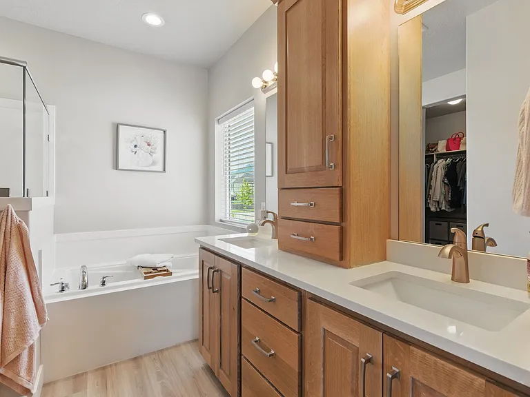 1147 N Carriage Ln — Photo 8