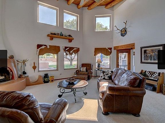 4th image of 460 Country Ln