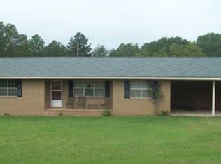 1033 Alabama St, Broxton, GA 31519