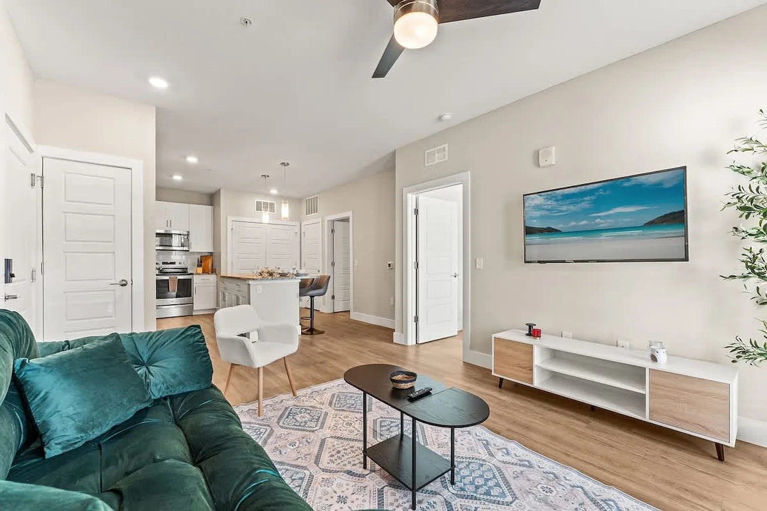 1 bed, 1.0 bath, $3,036 — Photo 3