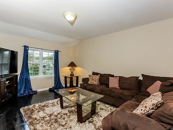 4th image of 26 Southwind Dr