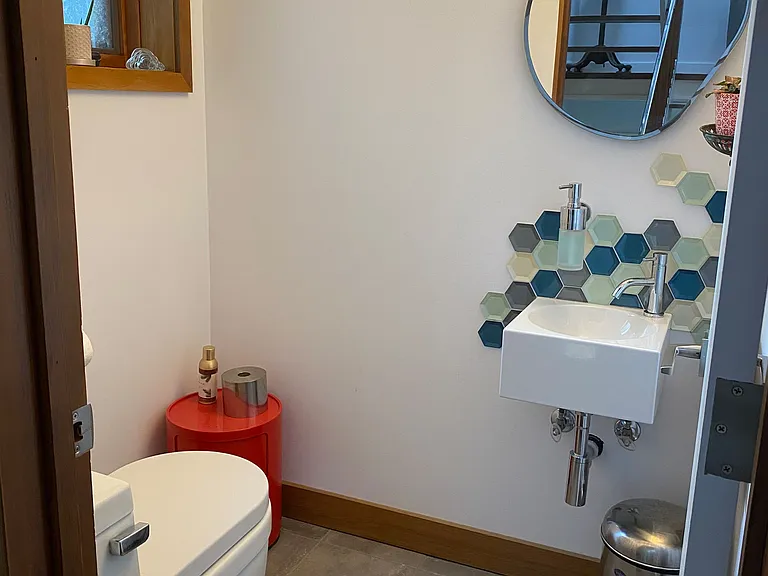 302 Rhodes Ave — Photo 5