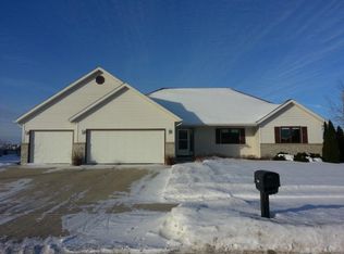 602 Cobblestone Way, Watertown, WI 53094