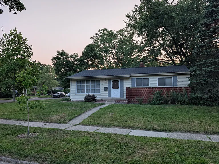 2734 Hampshire Rd — Photo 2