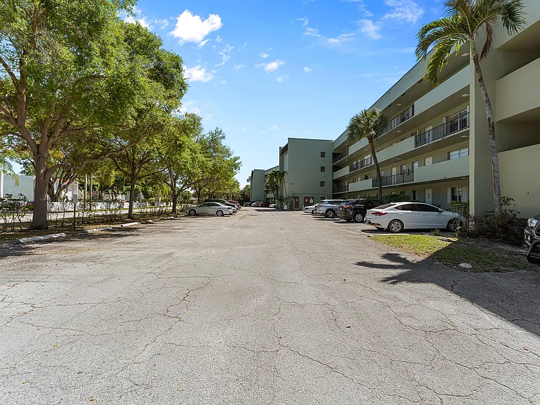 1638 Embassy Dr #208 — Photo 35