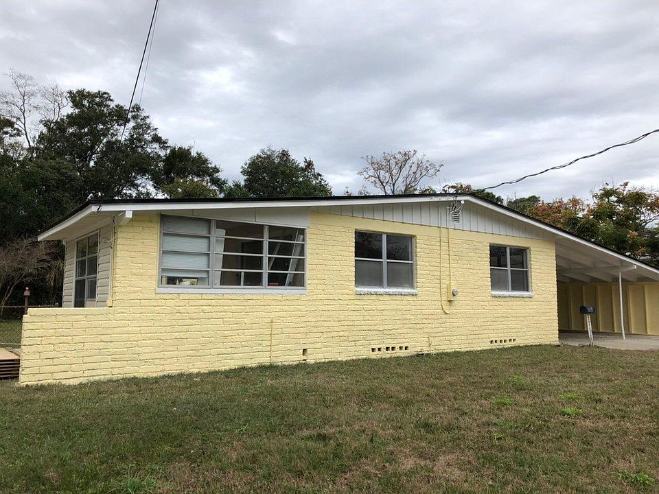 2846 Oakcove Lane, 32227: 3 BR/2 Ba, Central Air & Heat, Hardwood floors, New kitchen, updated baths, equipped indoor laundry. Large, private fenced rear yard. Close to schools, shopping and expressways.