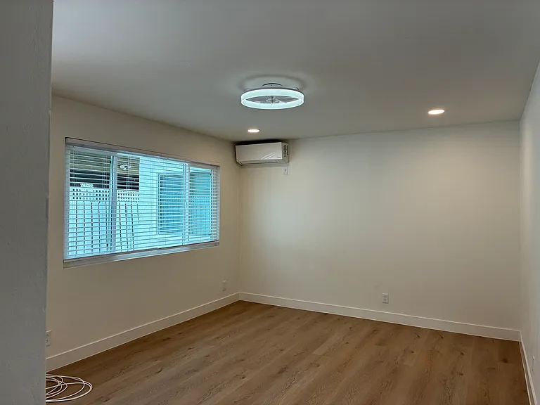 12920 Roselle Ave #B — Photo 6