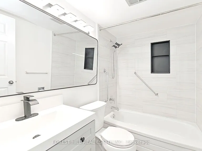 3000 Bathurst St #1205 — Photo 11