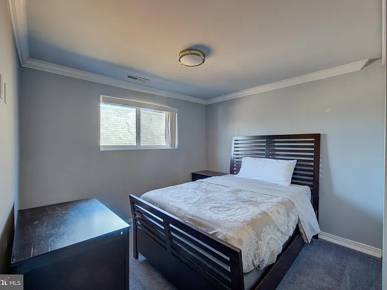 1119 W Master St — Photo 17