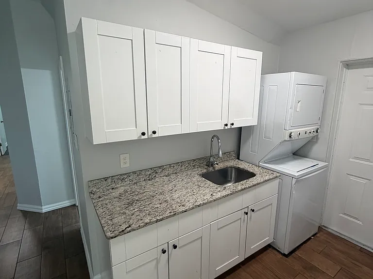 1720 Miller Ave — Photo 8