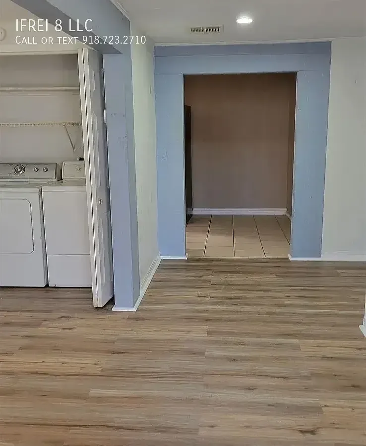 2 bedroom 1 bath down stairs unit in the 2 level duplex — Photo 1