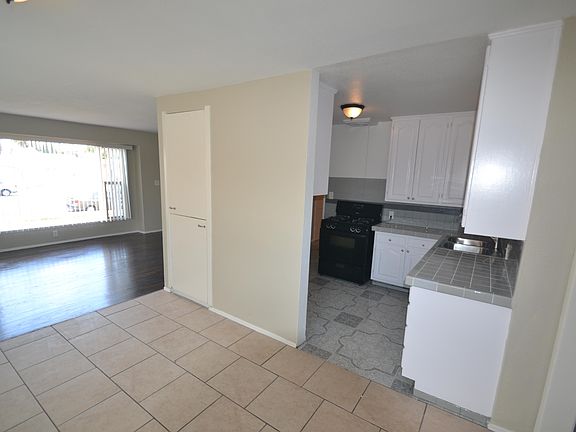 4th image of 1606 W 108th St
