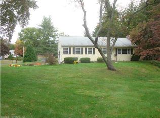 18 Selden Hill Dr, West Hartford, CT 06107