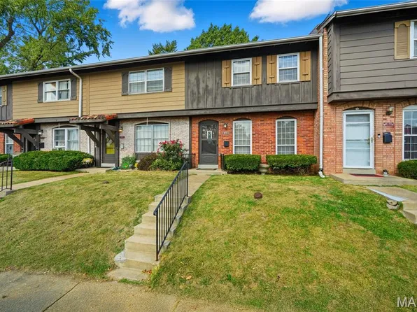 8776 Santa Bella Dr, Hazelwood, MO 63042