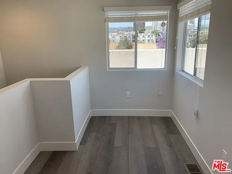 1721 Granville Ave #2 — Photo 17