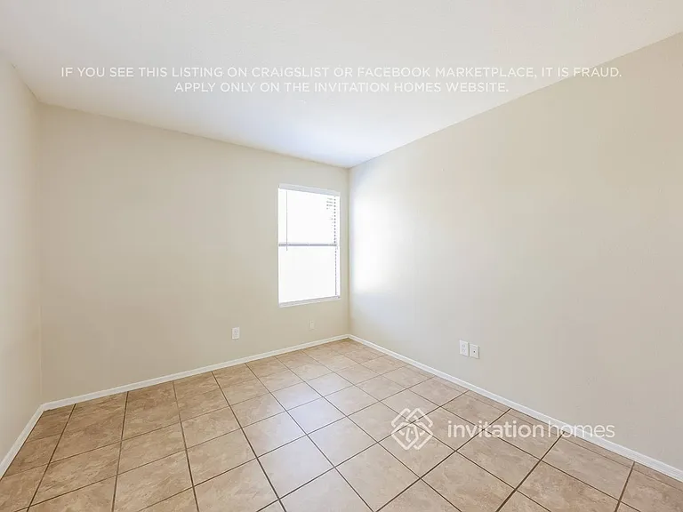 12910 W Holly St — Photo 9