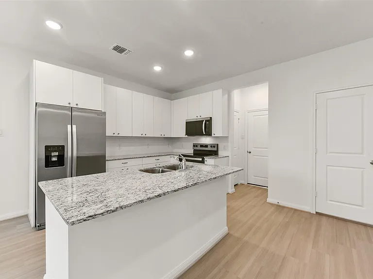 11938 Lakewood West Dr — Photo 7