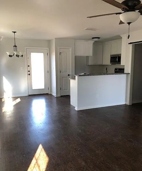 221 W Forest Ave — Photo 3