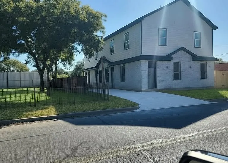 2708 E Vickery Blvd #106 — Photo 1