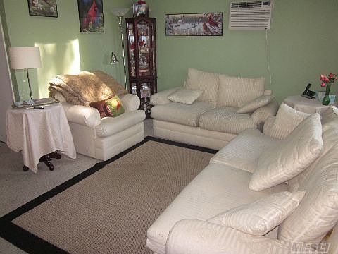 4th image of 35 Pearl Ave