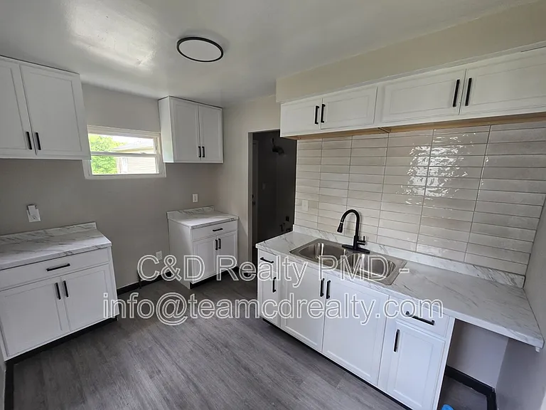 4308 E 143rd St — Photo 6