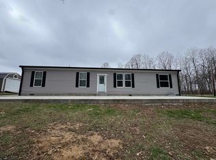 9123 E Pine Rd, Bloomfield, IN 47424