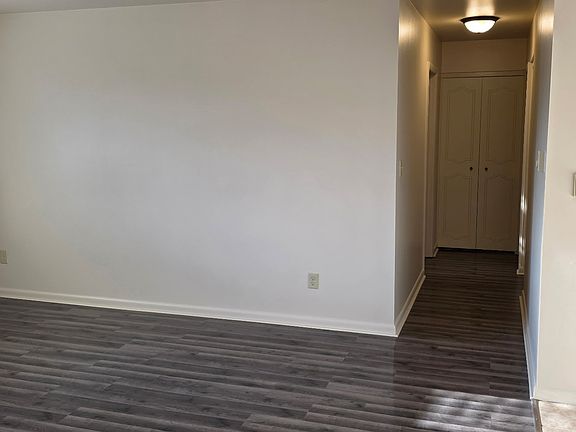 4th image of 1420 Throop St APT 10