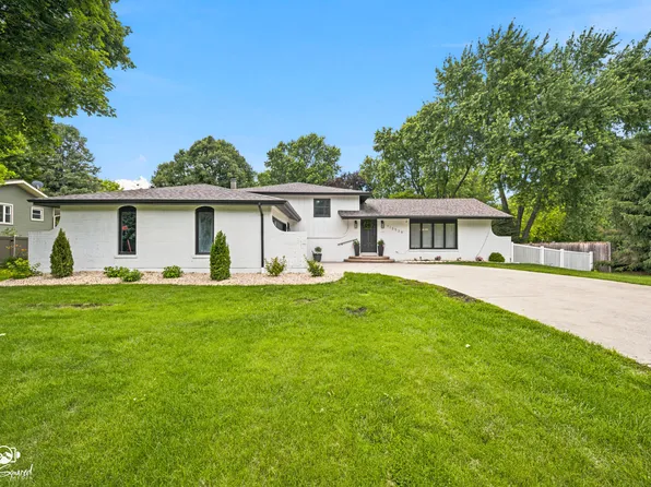 11S528 Book Rd, Naperville, IL 60564
