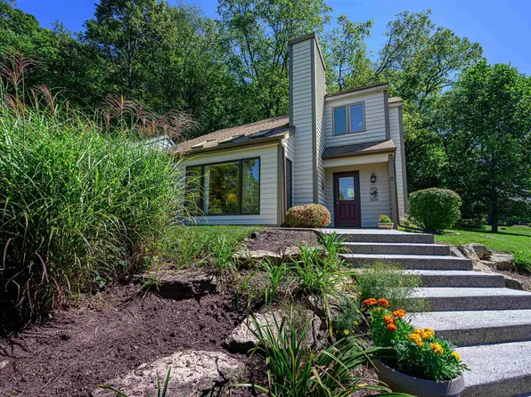 2 Brook Ln, Galena, IL 61036