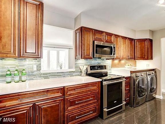 4th image of 3780 Madison Ln #B
