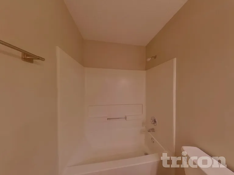127 Wenlock Cir — Photo 14