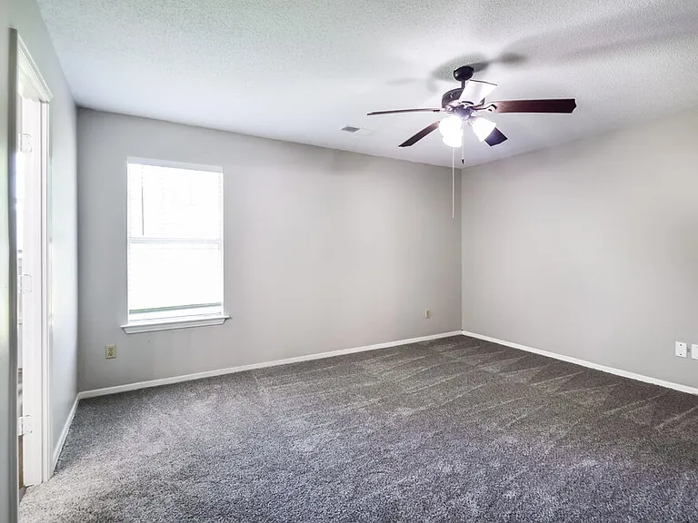 2545 Waverly Dr — Photo 9