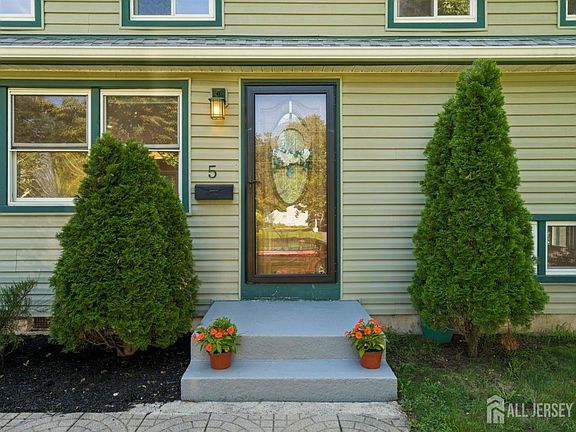 2nd image of 5 Bradford Rd