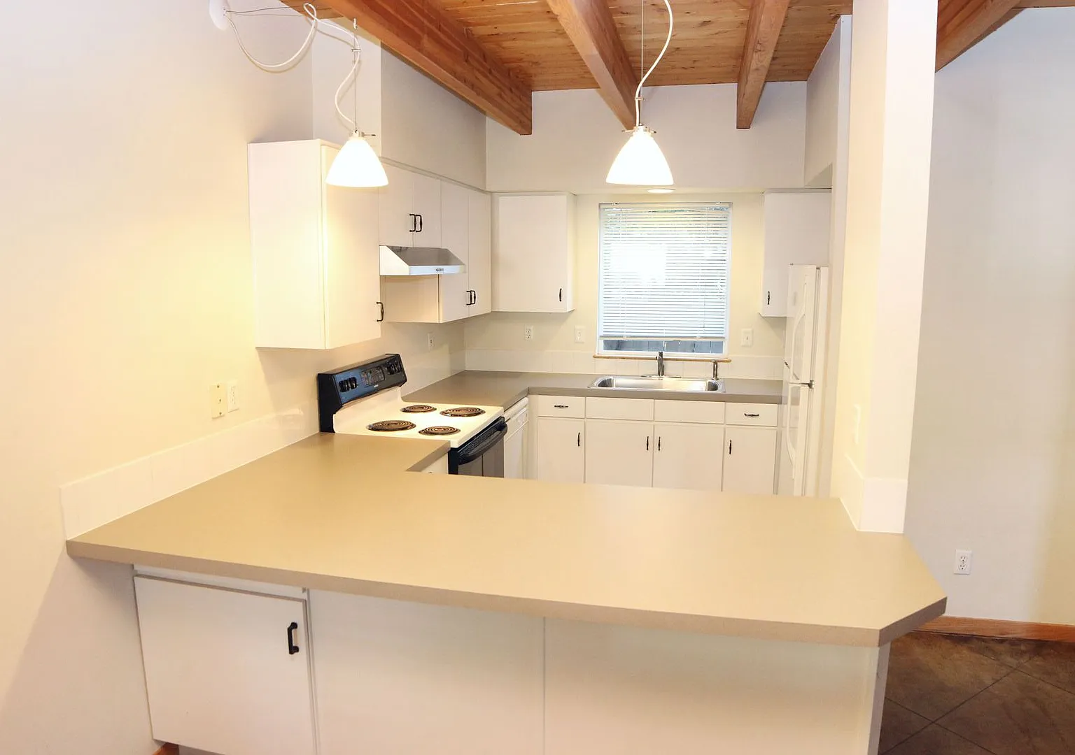 209 W Mulberry St — Photo 3