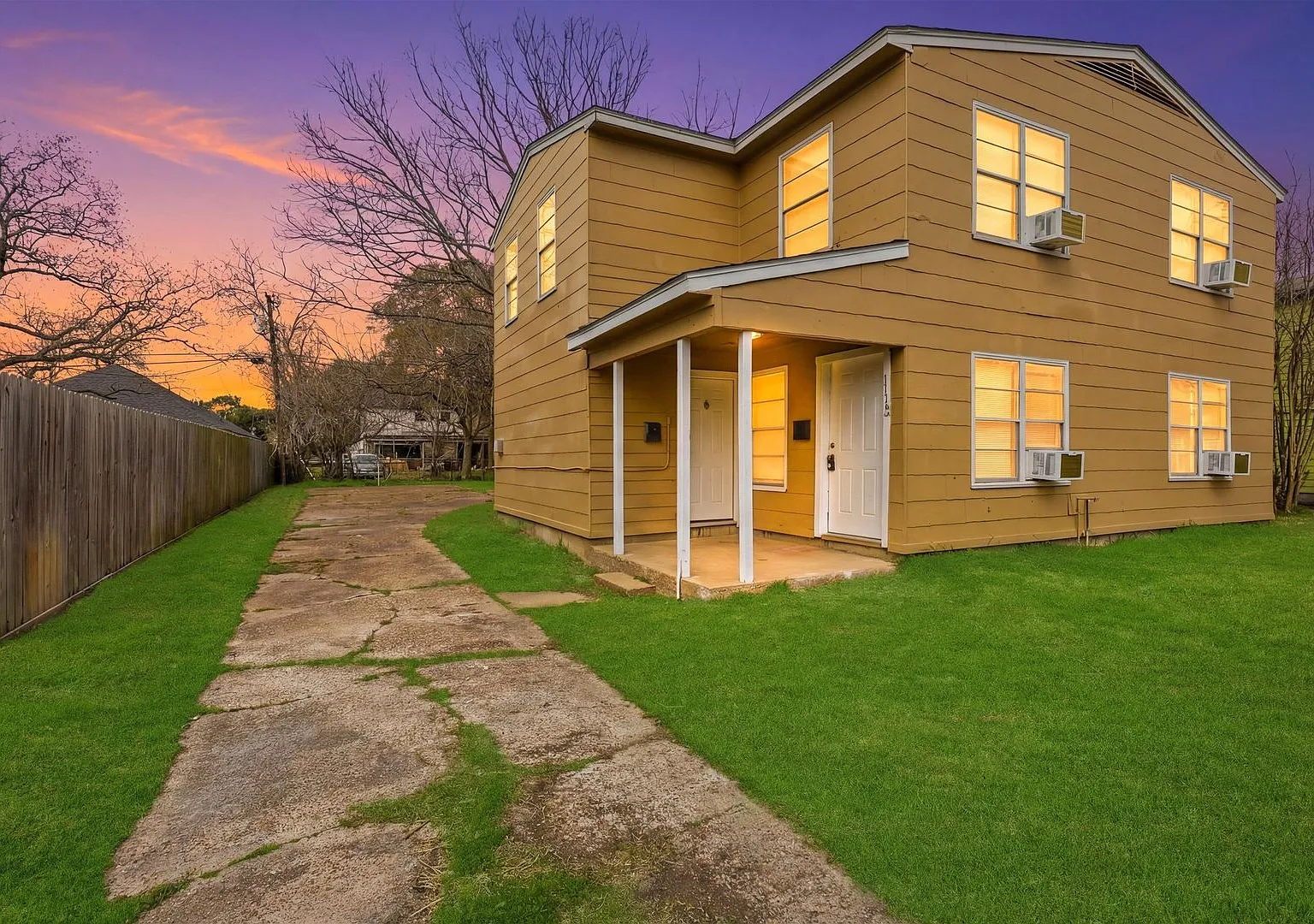 Spacious & Newly Updated! *Move in Special * Apply Today! — Photo 1