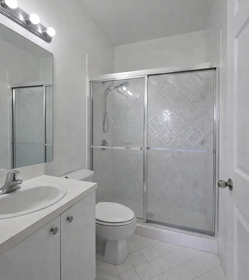 3 bed, 1234 sqft, $2,150 — Photo 3