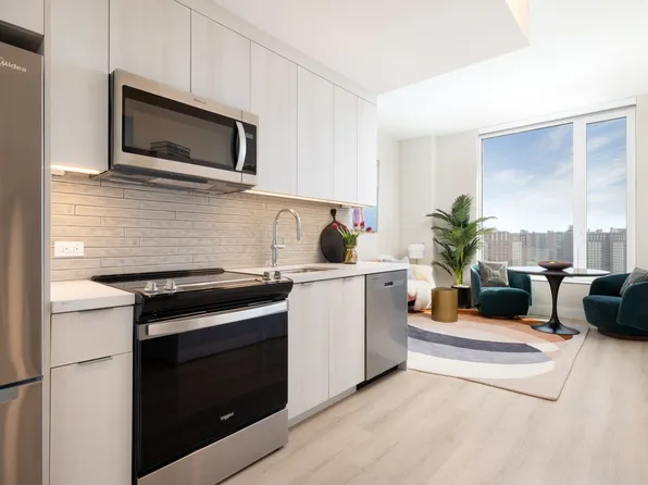 1515 Surf Avenue image 2 of 25