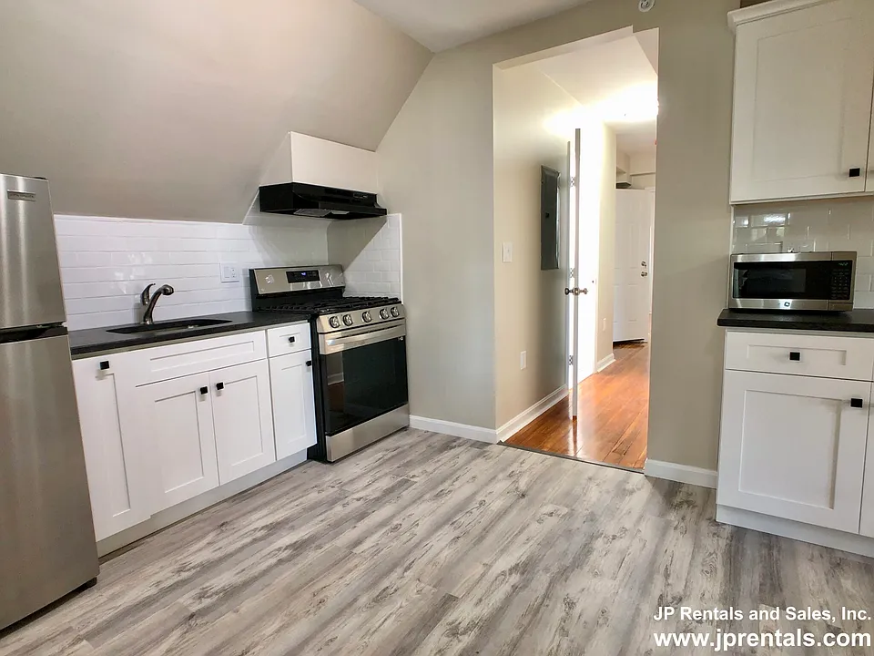 34 Evergreen St #3
