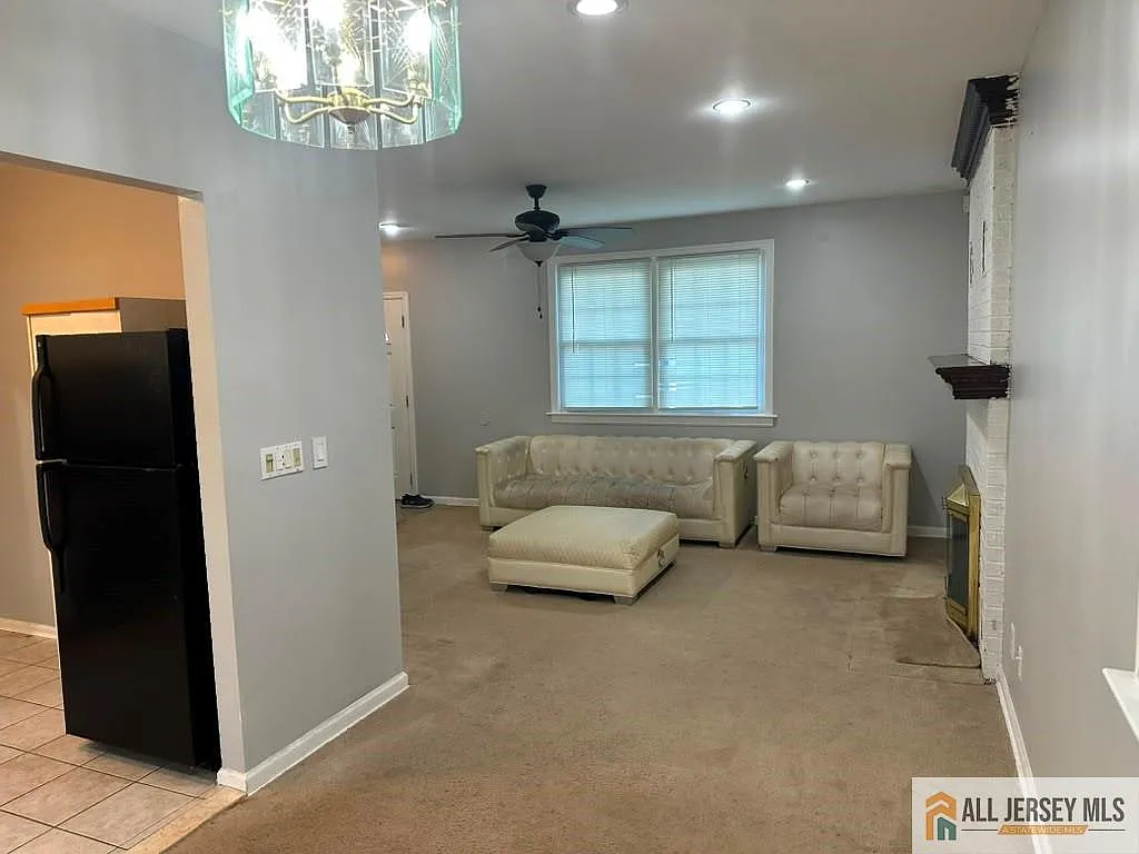 4 bed, 2.0 bath, 1575 sqft, $3,250 — Photo 4